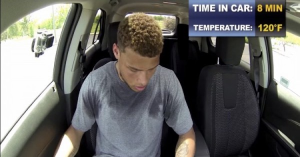 Ποδοσφαιριστής Κλειδώνεται Μέσα Σε ”Ζεστό” Αυτοκίνητο Για Να Δείξει Πόσο Επικίνδυνο Είναι Για Τα Σκυλιά (Βίντεο)