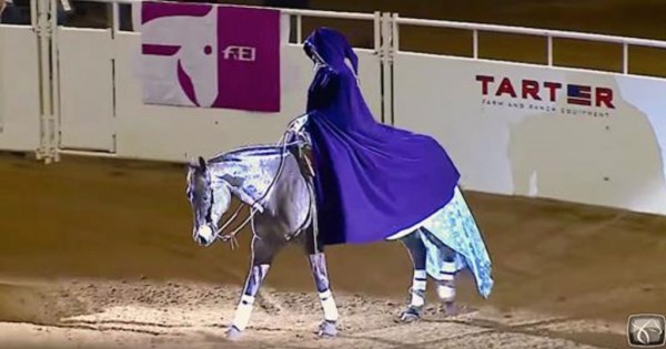 Κέρδισε παγκόσμιο βραβείο δίνοντας μία εκπληκτική παράσταση με το άλογό της! (Βίντεο)