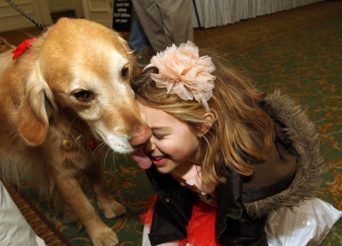 996672_Children-with-autism-bond-with-the-family-dog