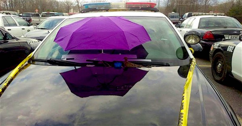 παρμπρίζ ομπρέλα αστυνομικοί 