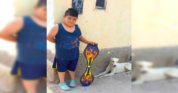 9χρονο παιδί προσπαθεί να πουλήσει το αγαπημένο του παιχνίδι για να σώσει ένα αδέσποτο σκυλί