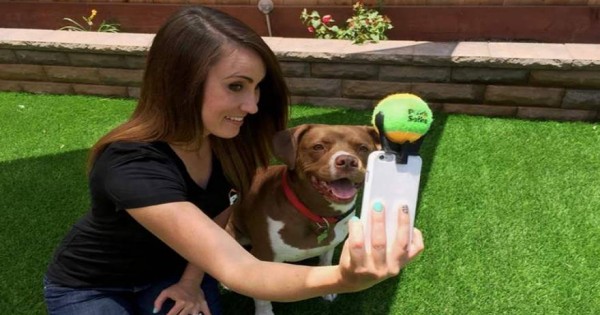 Το νέο εξάρτημα για… σκυλο-selfie που θα κάνει πάταγο! [βίντεο]