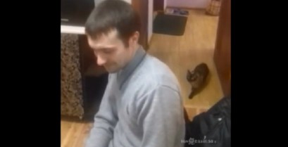 Όταν η γάτα σου προσπαθεί να σε δολοφονήσει (Βίντεο)