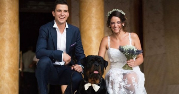 Η Βιβή και ο Σπύρος πήγαν στον Γάμο τους μαζί με τον Σκύλο τους! ΠΡΟΣΕΞΤΕ το Λαιμό του!